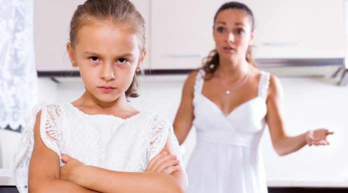 Јас те родив тебе, не ти мене: Мајка која ги крена на нозе родителите