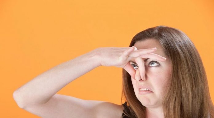 Маж се мие еднаш на 10 дена- Сопругата бара развод бидејќи многу смрди