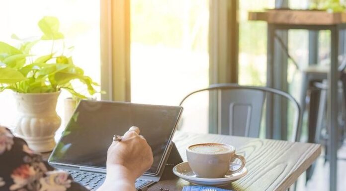 Ја труела колешката од работа поради бизарна причина: Цела година и носела кафе а од скриените камери ја дознала вистината