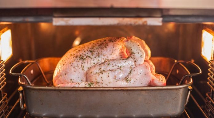 За оние кои сакаат месо: Ако парчето стек изгледа вака полн е со хормони и антибиотици