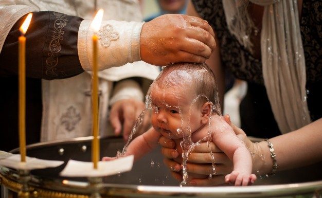 Зошто не се одбива кумство? – Еве кои се обврските на кумот…