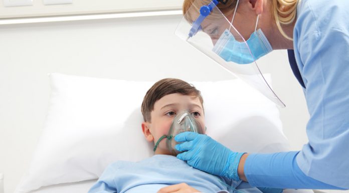 Нов симптом на КОРОНА: „Бело стакло“ има се повеќе возрасни и ДЕЦА на бели дробови и д-р Остојиќ објаснува колку е ОПАСНО